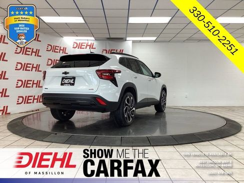 Used 2024 Chevrolet Trax RS w/ Sunroof Package FWD image 9