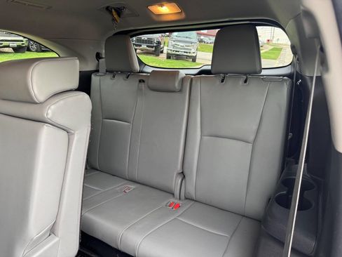 Used 2020 Toyota Highlander XLE image 13