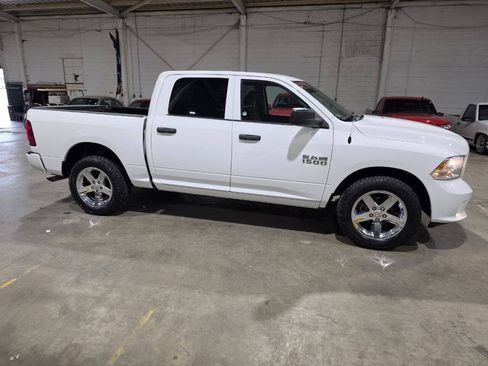 Used 2018 RAM 1500 Express AWD/4WD image 21