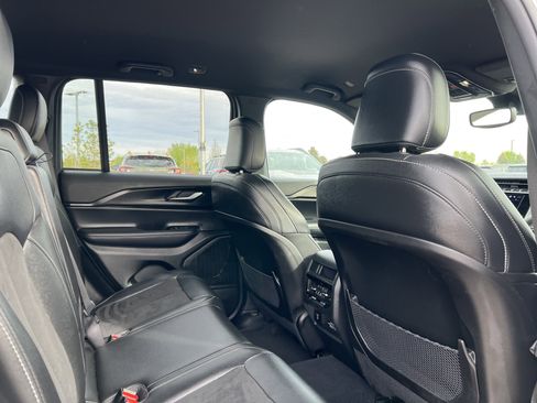 Used 2024 Jeep Grand Cherokee Altitude image 18