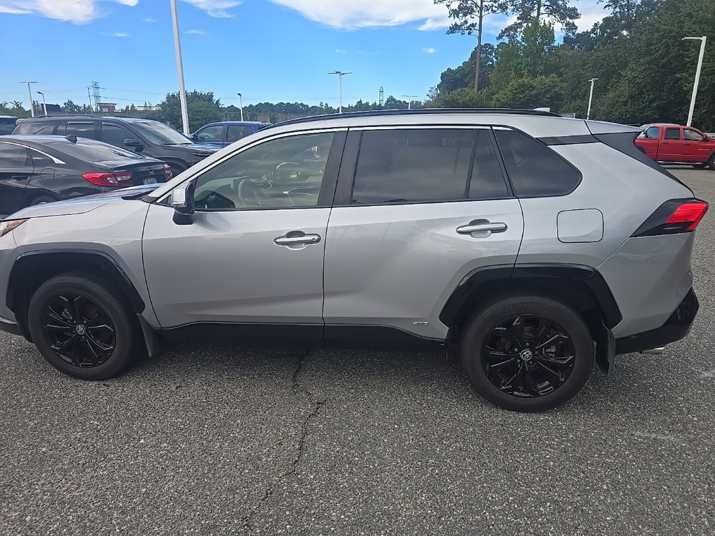 Used 2022 Toyota RAV4 SE w/ SE Grade Weather Package AWD/4WD image 8