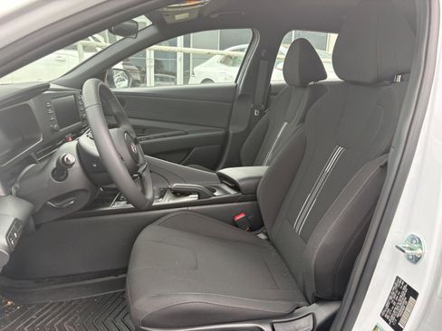 Used 2025 Hyundai Elantra Sport FWD image 15