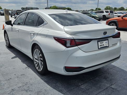 Used 2023 Lexus ES 300h Ultra Luxury w/ Accessory Package (Z2) FWD image 4