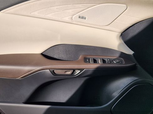 New 2025 Lexus RX 450h AWD w/ Luxury Package image 16