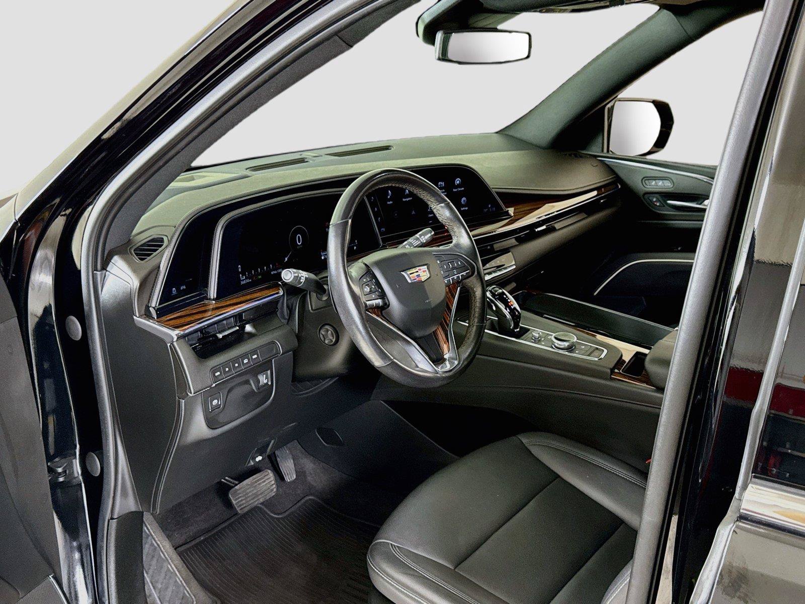 Used 2022 Cadillac Escalade Luxury AWD/4WD image 11