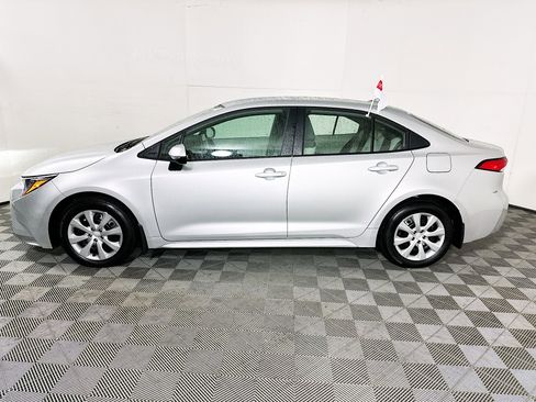 Used 2026 Toyota Corolla LE FWD image 6