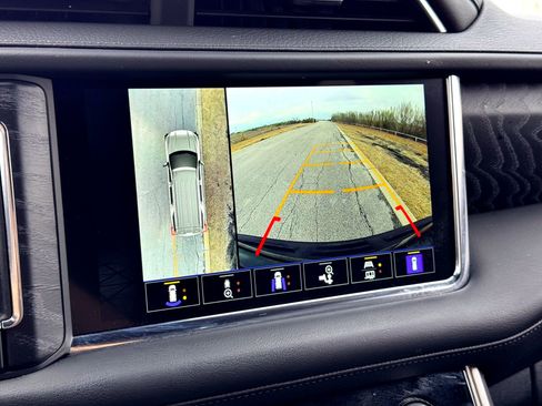 Used 2024 GMC Yukon Denali image 32