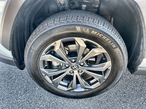 Used 2023 Toyota RAV4 XLE Premium image 13