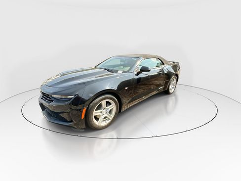 Used 2023 Chevrolet Camaro LT RWD image 4