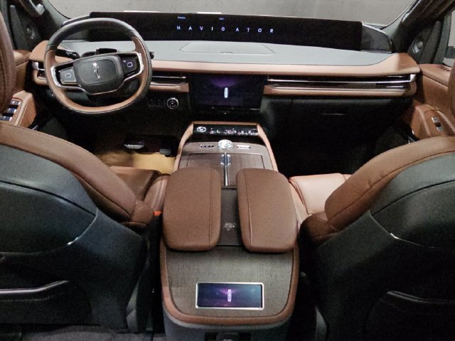 New 2027 Lincoln Navigator L Reserve AWD/4WD image 2