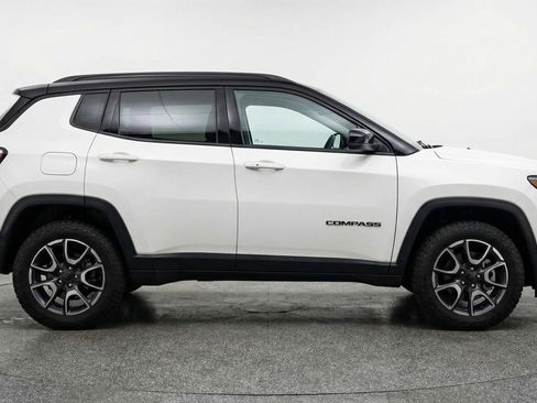 Used 2025 Jeep Compass Trailhawk AWD/4WD image 11
