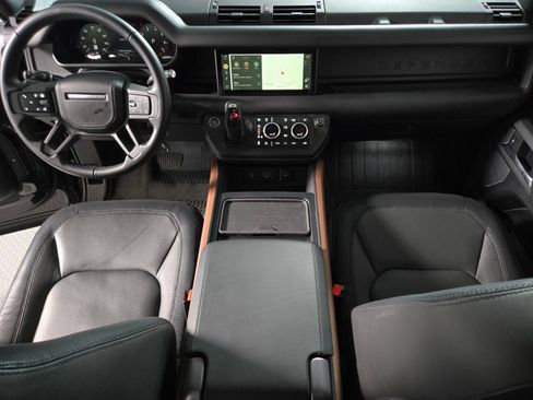 Used 2024 Land Rover Defender 110 X-Dynamic SE AWD/4WD image 4