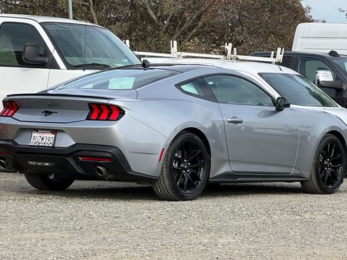 Used 2025 Ford Mustang Coupe image 4