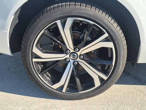 Used 2025 Volvo XC60 B5 Ultra w/ Protection Package image 11