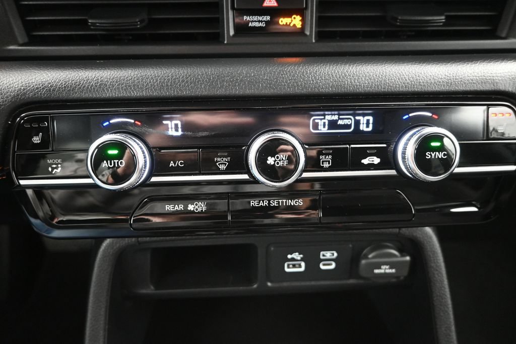 Used 2025 Honda Pilot Sport image 18