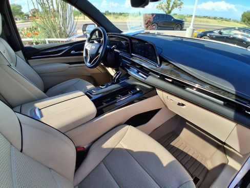 Used 2023 Cadillac Escalade Premium Luxury AWD/4WD image 37