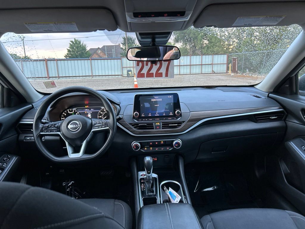 Used 2024 Nissan Altima 2.5 SV FWD image 10