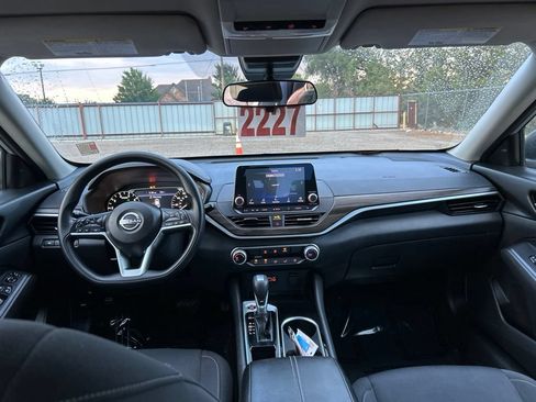 Used 2024 Nissan Altima 2.5 SV FWD image 10
