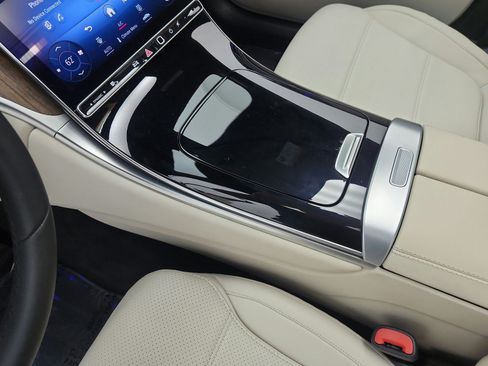 Used 2024 Mercedes-Benz GLC 300 4MATIC image 11