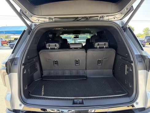 Used 2026 Chevrolet Traverse RS w/ LPO, Floor Liner Package FWD image 9