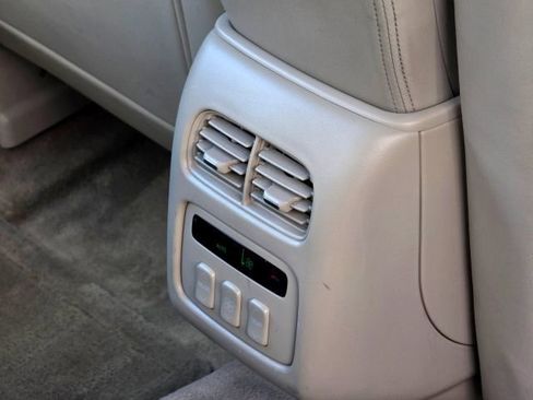 Used 2002 Cadillac De Ville w/ Comfort/Convenience Pkg image 33