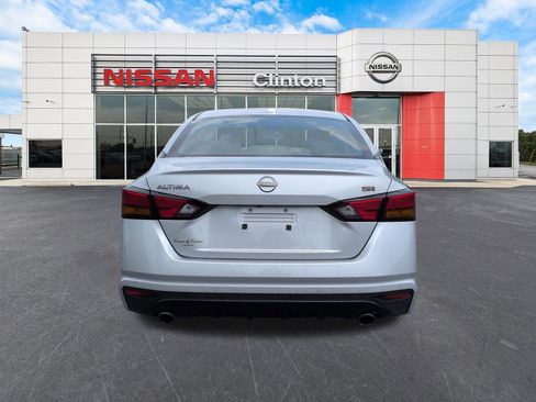 Used 2024 Nissan Altima 2.5 SR w/ SR Premium Package FWD image 4