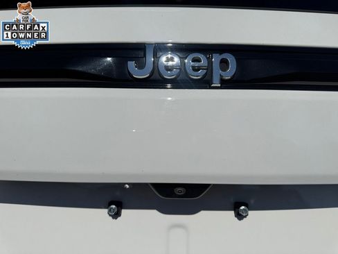 Certified 2023 Jeep Grand Cherokee Laredo image 17