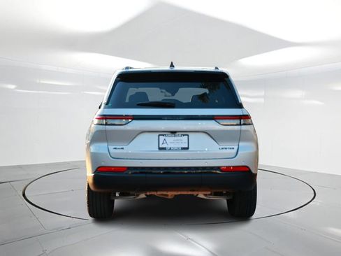 New 2025 Jeep Grand Cherokee Limited image 3