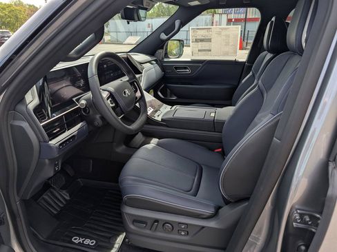 Certified 2026 INFINITI QX80 4WD w/ Sport Exterior Package image 11