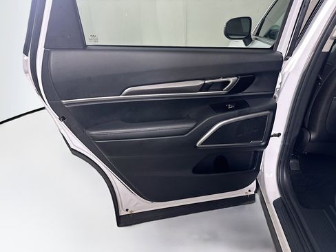 Used 2025 Kia Telluride S FWD image 27