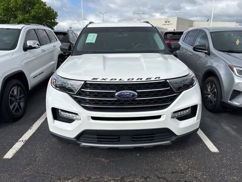 Used 2021 Ford Explorer XLT w/ Equipment Group 202A AWD/4WD image 2