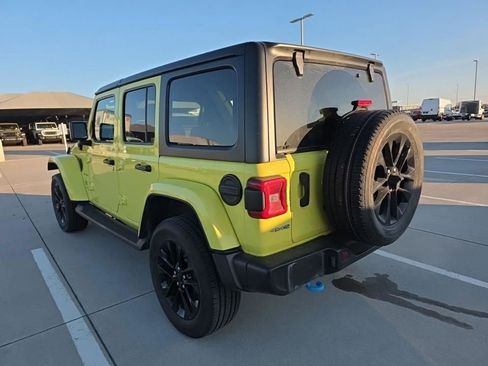 Used 2022 Jeep Wrangler Unlimited Sahara w/ Cold Weather Group AWD/4WD image 7
