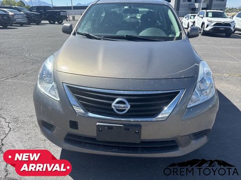 Used 2012 Nissan Versa SV FWD image 12