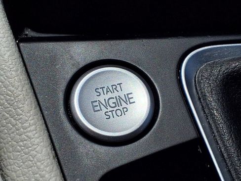 Used 2025 Volkswagen Jetta SE w/ Sunroof Package FWD image 20