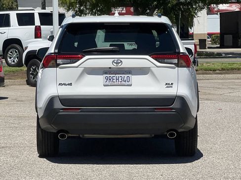 Used 2025 Toyota RAV4 XLE AWD/4WD image 4