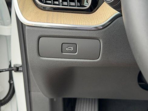 New 2026 Volvo XC60 B5 Plus w/ Protection Package Premier image 12