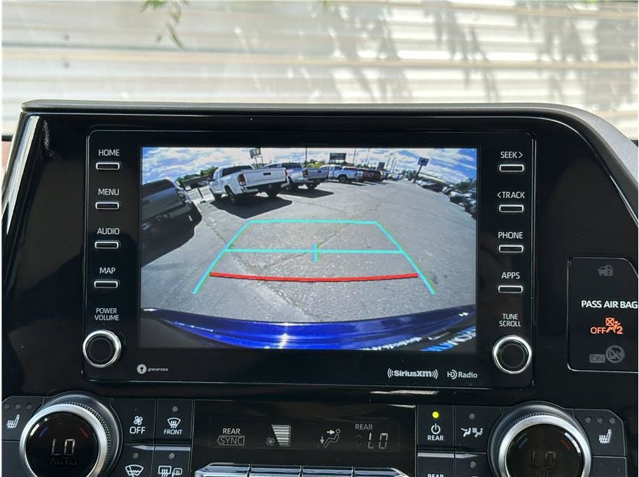 Used 2022 Toyota Highlander XLE AWD/4WD image 26