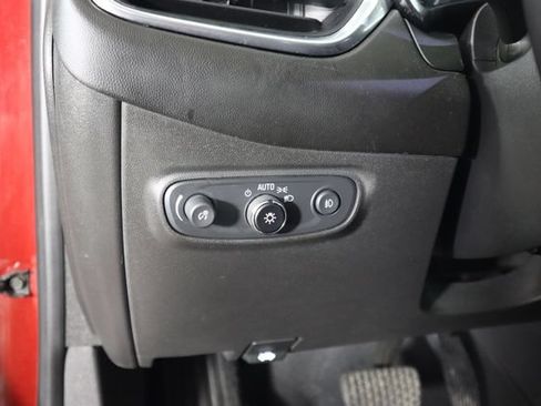 Used 2020 Chevrolet Equinox LT w/ Driver Convenience Package AWD/4WD image 36