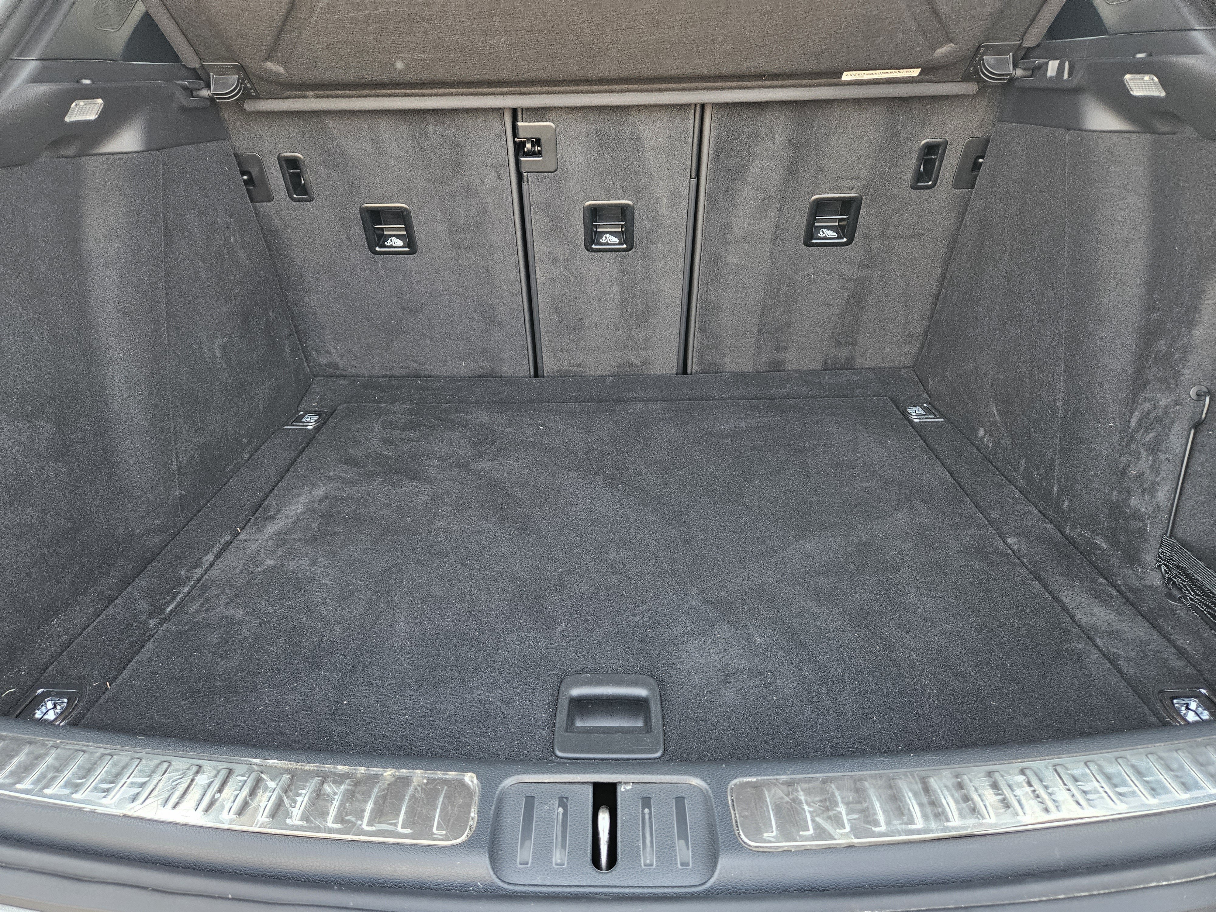 Certified 2023 Porsche Macan AWD/4WD image 31