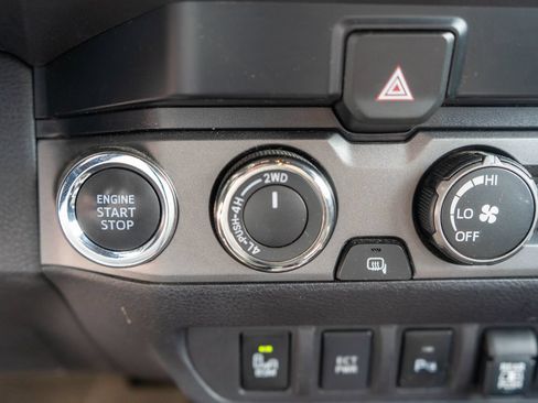 Used 2019 Toyota Tacoma TRD Off-Road w/ Technology Package AWD/4WD image 22