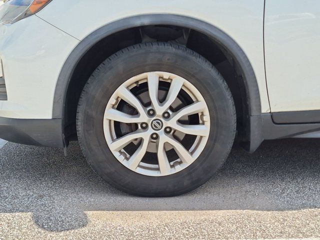 Used 2017 Nissan Rogue SV FWD image 8