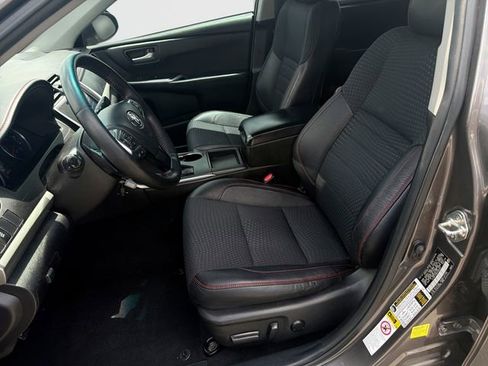 Used 2015 Toyota Camry SE w/ Moonroof Package image 19