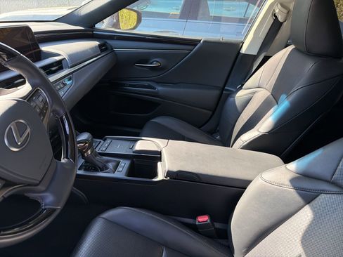 Used 2019 Lexus ES 300h w/ Premium Package image 6