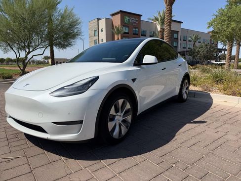 Used 2021 Tesla Model Y Long Range AWD/4WD image 6