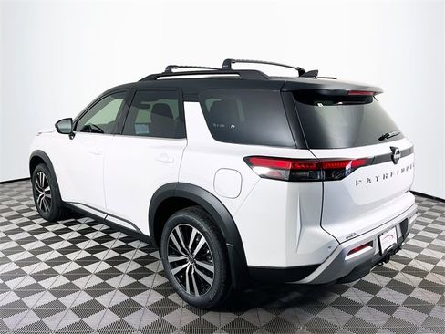 New 2025 Nissan Pathfinder Platinum image 5