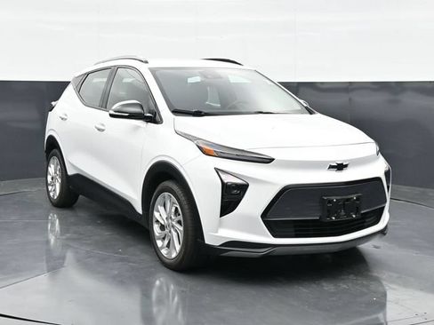 Used 2023 Chevrolet Bolt EUV LT w/ Driver Confidence Package FWD image 4