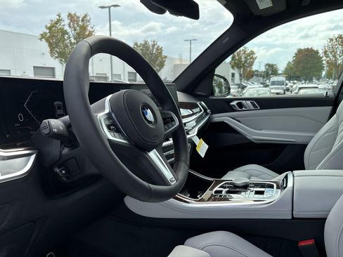 Used 2026 BMW X5 xDrive40i w/ M Sport Package image 16