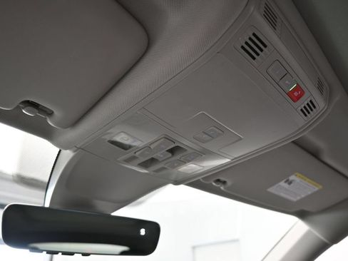 Used 2024 Volkswagen Tiguan SE FWD image 22