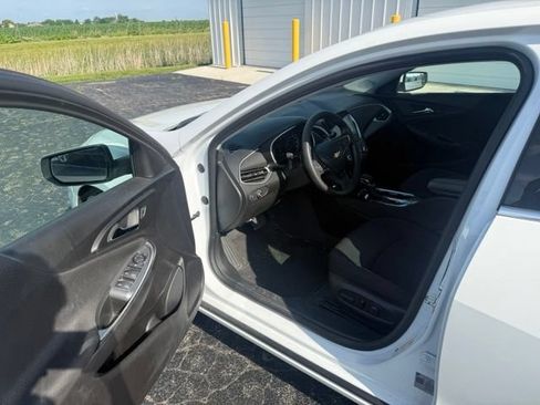 Used 2024 Chevrolet Malibu LT FWD image 9