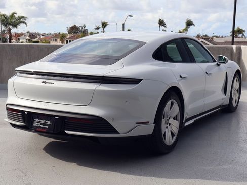 Certified 2022 Porsche Taycan image 9